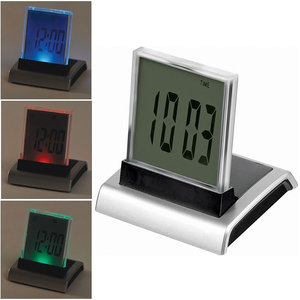 Часы настольные с разноцветной подсветкой "ДИСПЛЕЙ"; 8,4х8,9х7,9 см; пластик